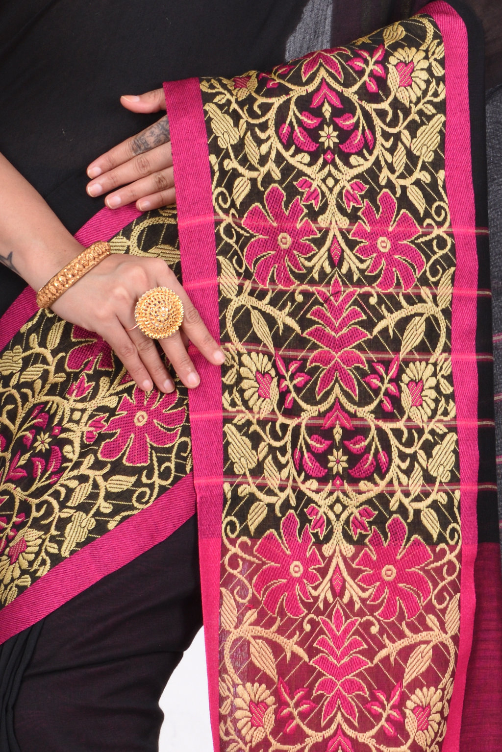 Black Pure Cotton Begompuri_Hand Hand Loom Saree (671)